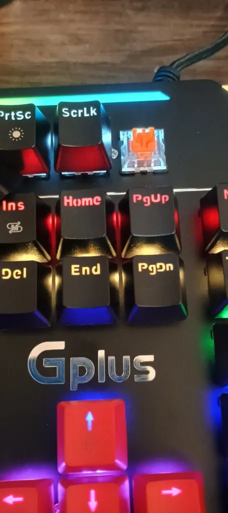 کیبورد مخصوص بازی جی پلاس مدل GMK-K560W