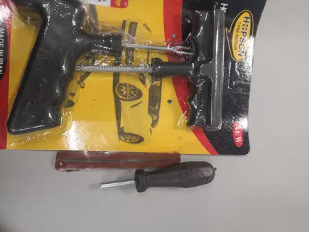 کیت پنچری تیوبلس مدل دسته پلاستیکی همراه با آچار والف