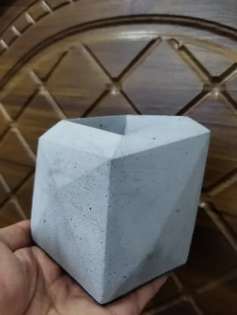 گلدان بتنی استودیو اشل مدل E13