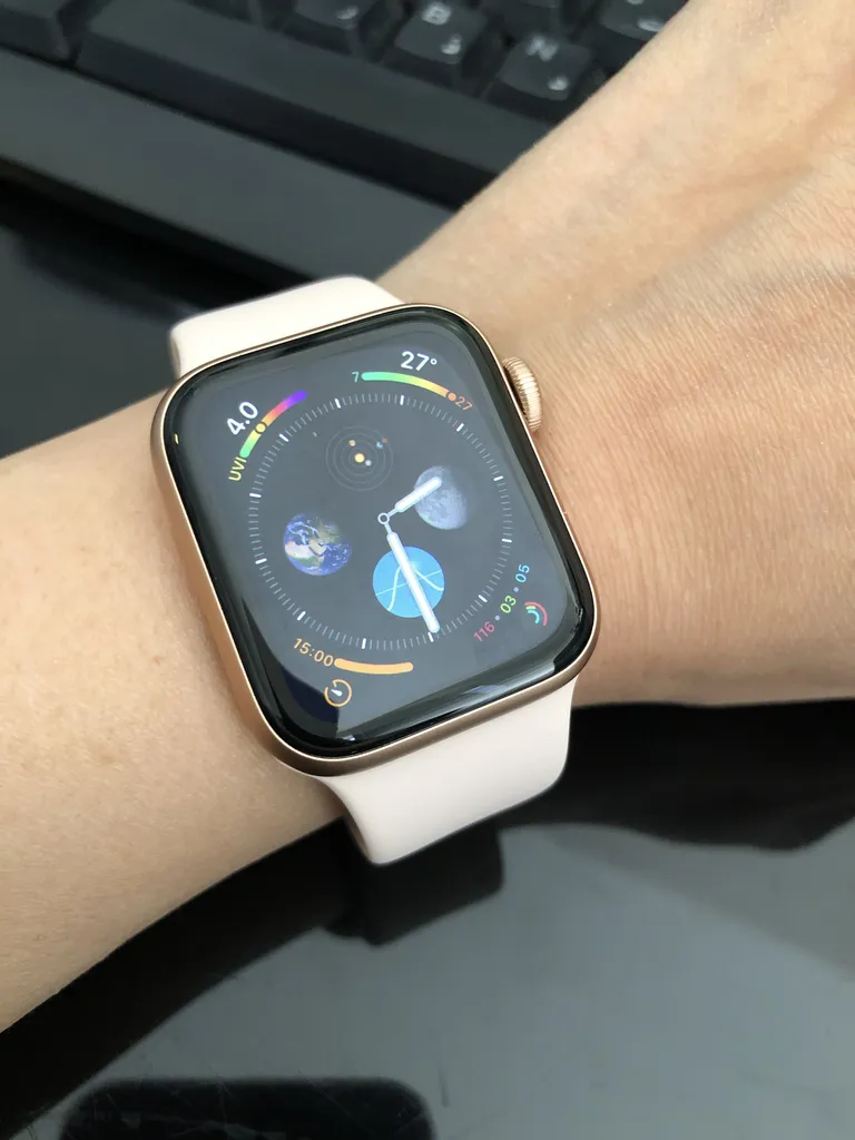 ساعت هوشمند اپل واچ سری 5 مدل 40mm Aluminum Case With Black Sport Silicon Band