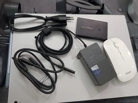 کیف لپ تاپ ویوو مدل City Commuter Bag 13.5 inch مناسب برای لپ تاپ تا 14 اینچی