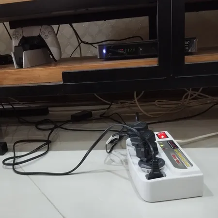 محافظ ولتاژ برق امگا مدل 14715