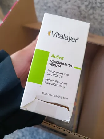 سرم آبرسان پوست ویتالیر مدل نیاسینامید مناسب برای پوست های دارای جوش حجم 30 میلی لیتر