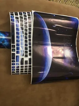 استیکر لپ تاپ طرح spa-ce 08 به همراه برچسب حروف فارسی کیبورد