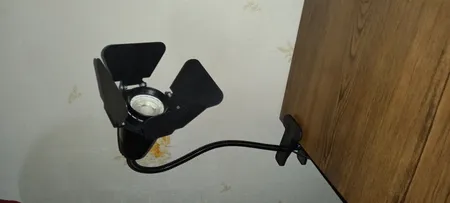 چراغ مطالعه مدل پایه گیره ای شیددار