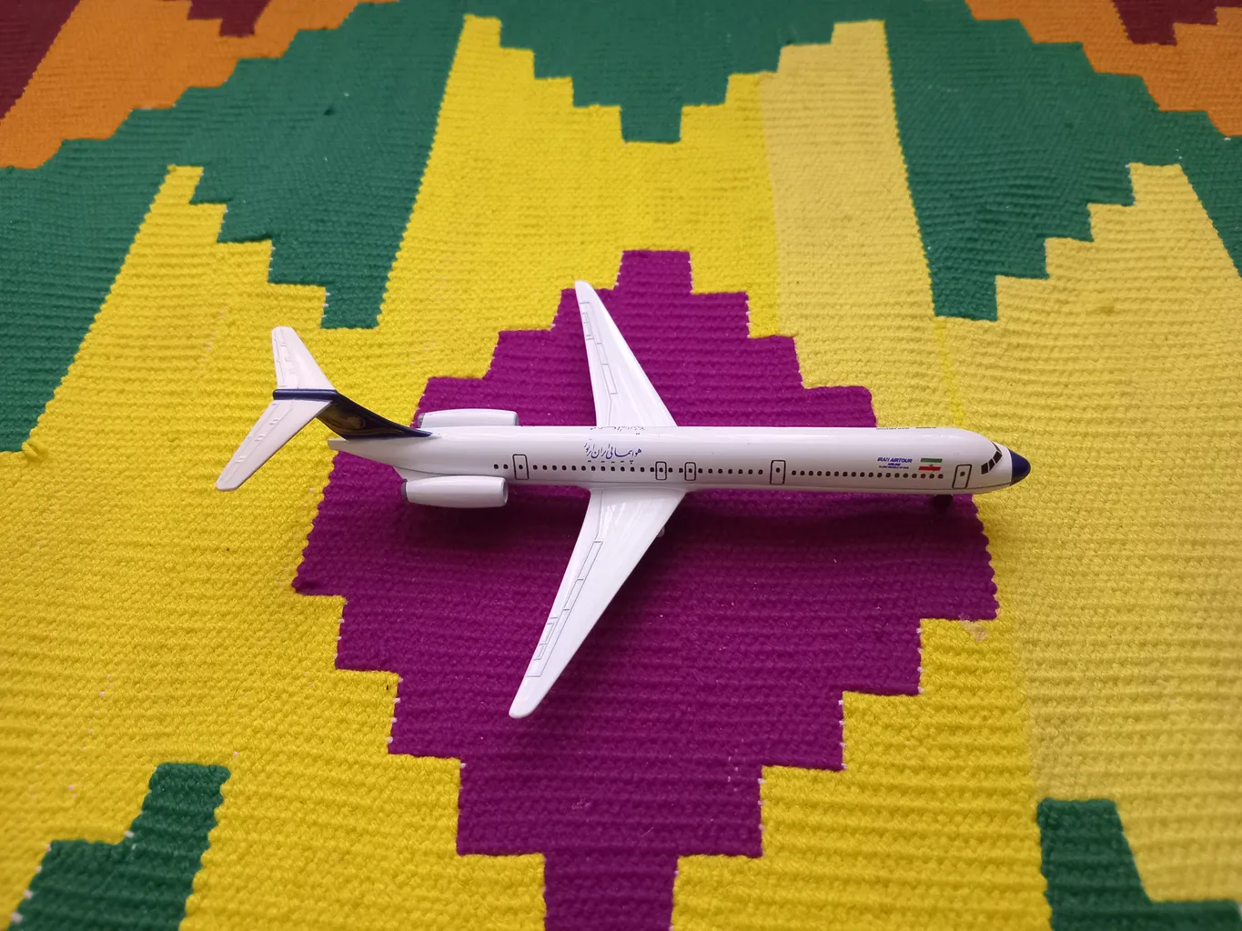 ماکت هواپیما طرح ام دی 88 با لوگوی ایران ایرتور