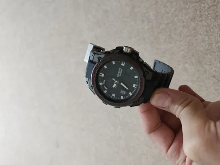 ساعت مچی دیجیتال مردانه مدل دوزمانه009