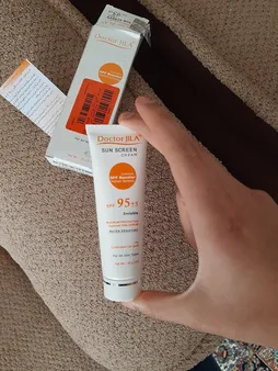 کرم ضدآفتاب دکتر ژیلا مدل Invisible با SPF95، حجم 50میلی‌لیتر