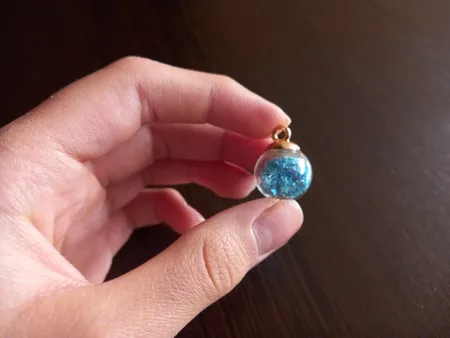 آویز گردنبند دخترانه مدل گوی شیشه ای پر ستاره کد AG 574