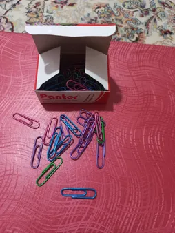 گیره کاغذ پنتر مدل رنگی سایز 28 میلی متر - بسته 100 عددی