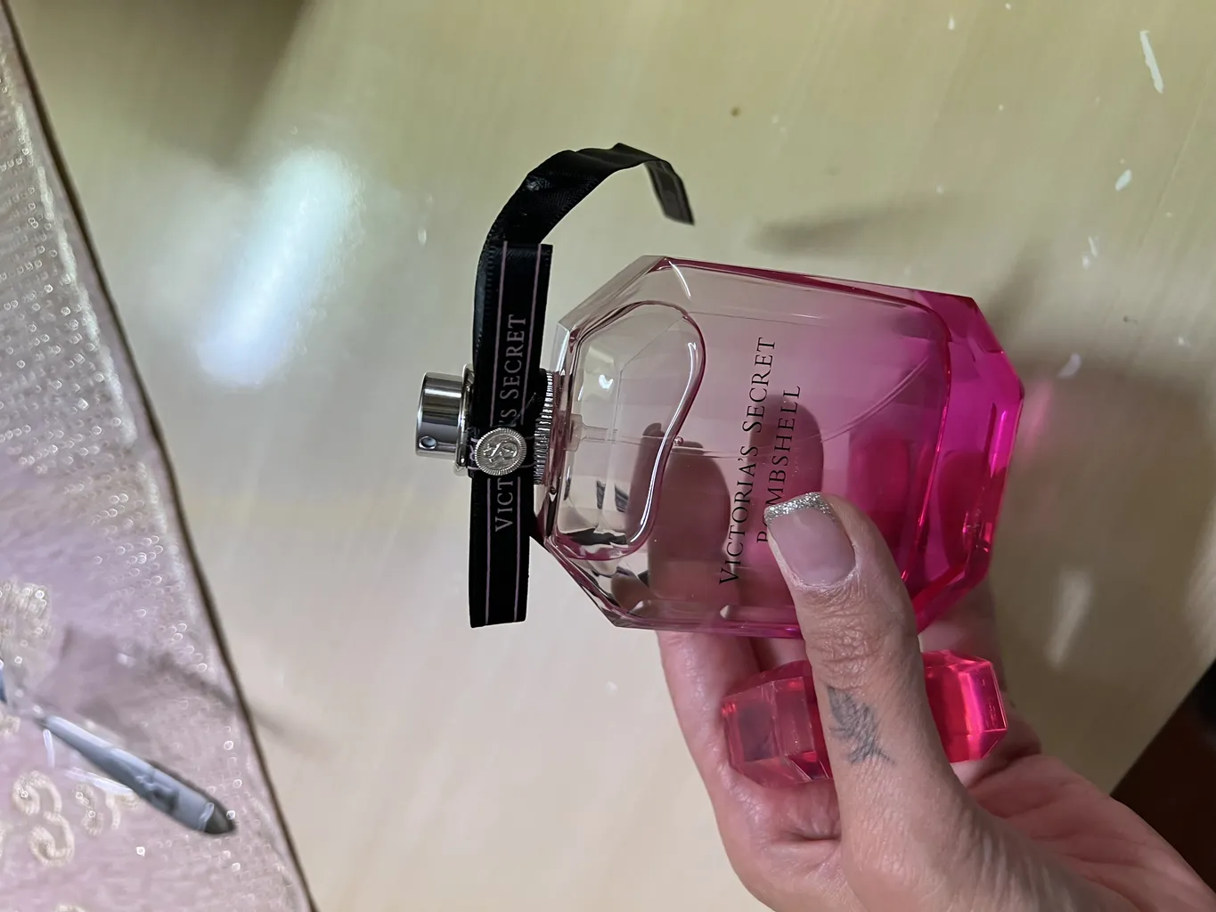 ادو پرفیوم زنانه ویکتوریا سکرت مدل Bombshell حجم 100 میلی لیتر