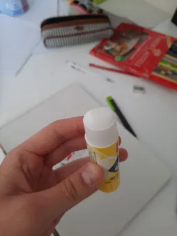 چسب ماتیکی دلی کد 7090 - وزن 15 گرم