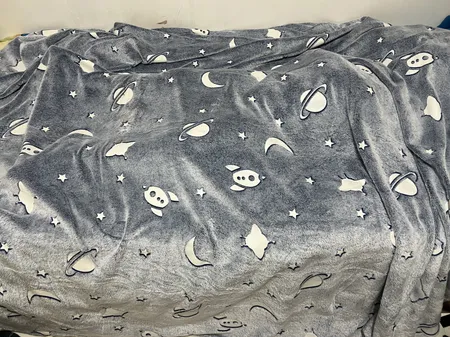 پتو مسافرتی مدل شب نما طرح فضایی سایز 240x220 سانتی متر