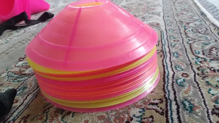 مانع تمرین مدل Training Cones 2019 در 4 رنگ مجموعه 8 عددی