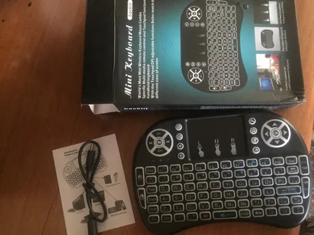 مینی کیبورد بی‌سیم همراه با تاچ‌پد مدل 08RF/2.2 Persian