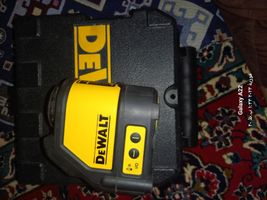 تراز لیزری دیوالت مدل DW088K
