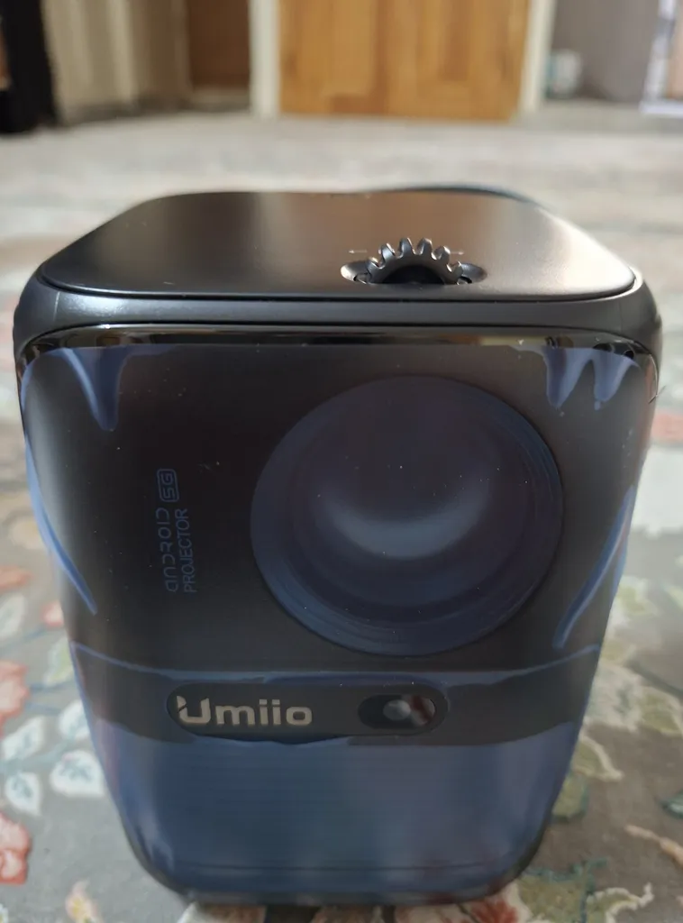 ویدئو پروژکتور یومیو مدل umiio Q2