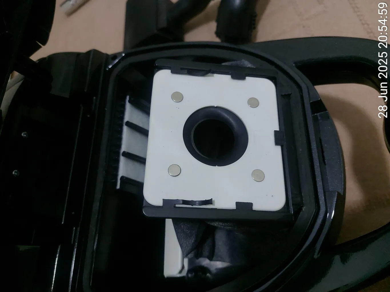 جاروبرقی 2000 وات تولیپس مدل VC-620