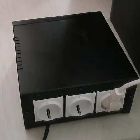 ترانس استابلایزر پرنیک مدل ECO-1000-Full ظرفیت 1000 ولت آمپر