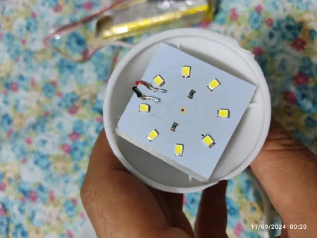 چراغ قوه آویز مدل 5W