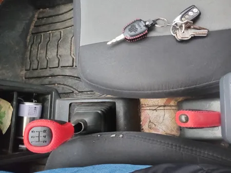 روکش فرمان کاور پلاس مدل PR-LUXE-RD به همراه سردنده وگردگیر و روکش ترمزدستی و کاور سویچ مناسب برای پراید