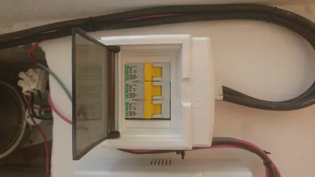 فیوز مینیاتوری تک فاز 25 آمپر دنا الکتریک ایرانیان مدل C25-6KA