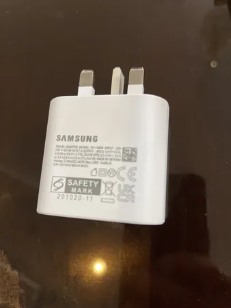 گوشی موبایل سامسونگ مدل S24 FE دو سیم کارت ظرفیت 256 گیگابایت و رم 8 گیگابایت - ویتنام - به همراه شارژر 25 وات سامسونگ