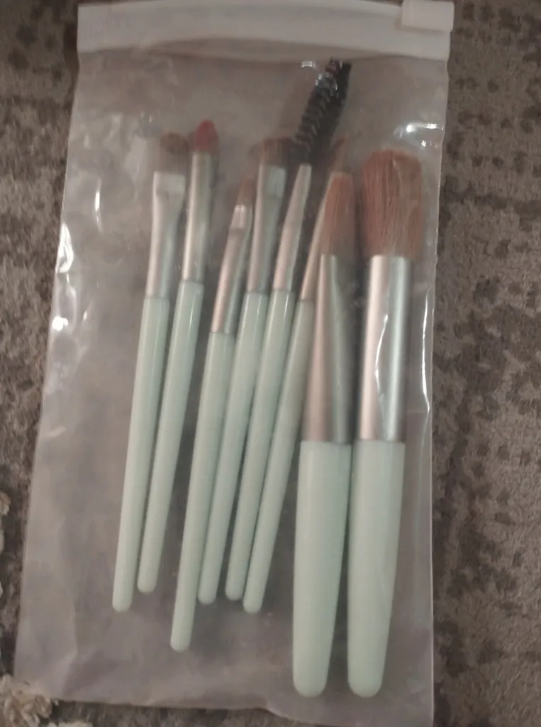 برس آرایشی مدل نئونی کد a-700 مجموعه 8 عددی