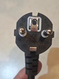 کابل برق سه پین آداپتور لپ تاپ کی نت پلاس مدل CL طول 1.5 متر