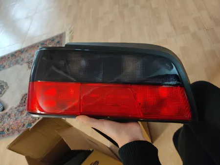 چراغ عقب مدل km23 مناسب برای پژو پارس ELX بسته 2عددی