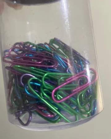 گیره کاغذ پنتر مدل رنگی سایز 28 میلی متر - بسته 100 عددی