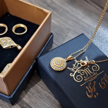 آویز گردنبند طلا 18 عیار زنانه طلای مستجابی مدل آوا کد 3677