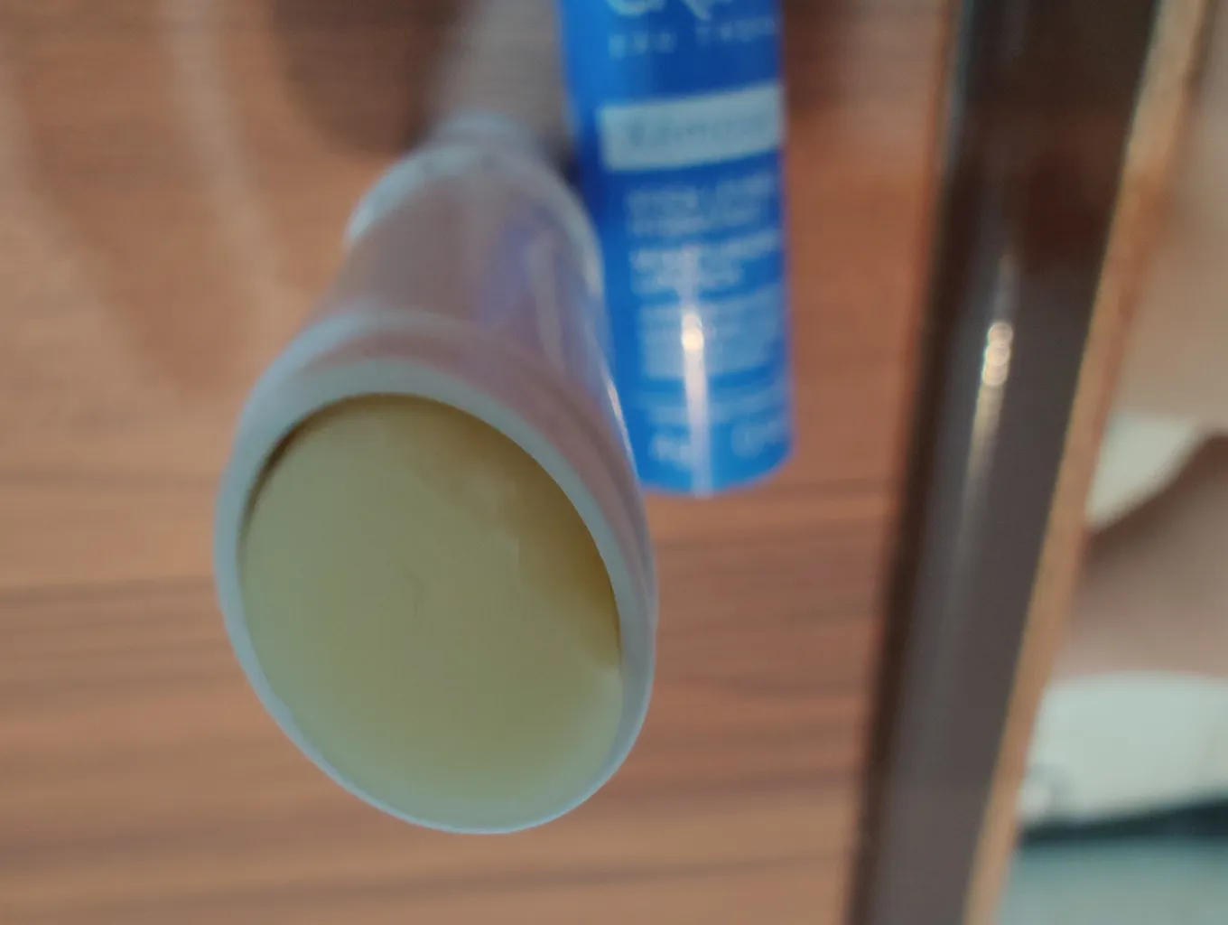 مرطوب کننده و التیام بخش لب اوریاژ سری Xemose