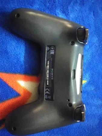 دسته بازی بی سیم مدل Dualshock 4 White مناسب برای PS4