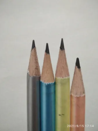 مداد آریا مدل متالیک مجموعه 4 عددی