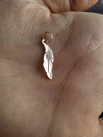 آویز گردنبند طلا 18 عیار دخترانه مدل پر 626