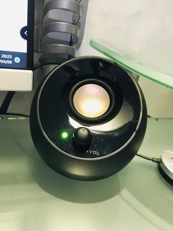 اسپیکر دسکتاپ کریتیو مدل Pebble