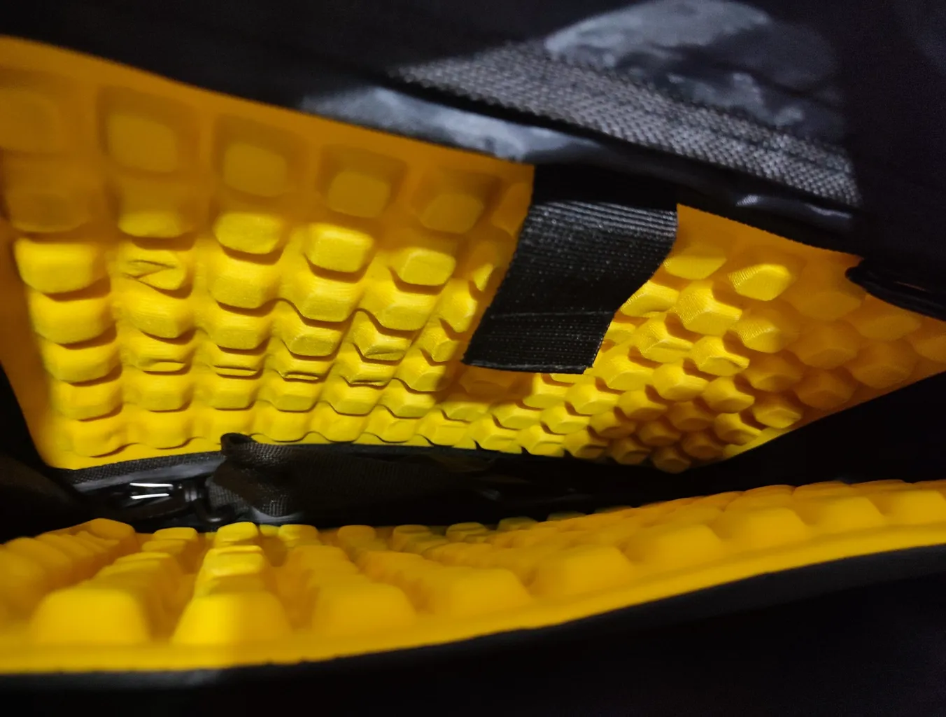 کیف لپ تاپ چرم ما مدل A-70 مناسب برای لپ تاپ 15 اینچی