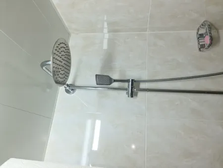 سردوش حمام آریا نوین مدل فروزان