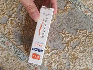 تجریه خرید بالم لب دکتر ژیلا مدل w01 وزن 12 گرم