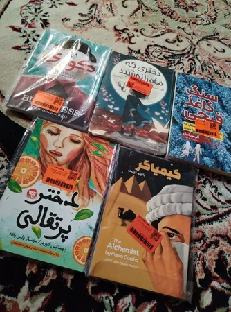 کتاب دختری که ماه را نوشید اثر کلی بارن هیل مترجم مرتضی تبار انتشارات آیین محمود