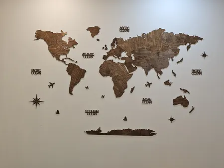 دیوارکوب مدل چوبی طرح نقشه جهان