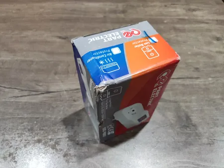 محافظ ولتاژ پارت الکتریک مدل 01