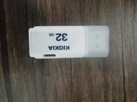 فلش مموری کیوکسیا مدل U202 ظرفیت 32 گیگابایت