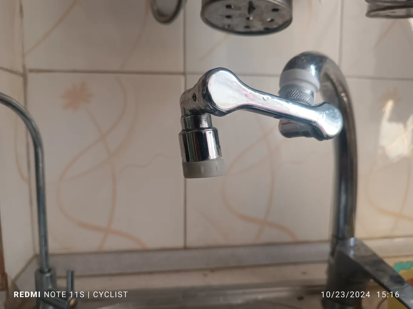 سرشیر آب مدل چرخشی مفصل دار بازویی برنجی 360