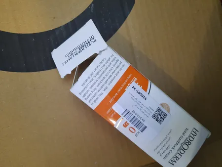 کرم ضدآفتاب رنگی هیدرودرم SPF60 مدل Phisical Tinted ‌مناسب پوست‌های حساس، حجم 50 میلی‌لیتر