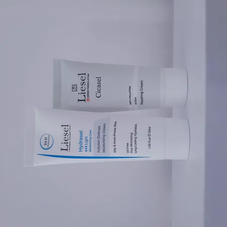 کرم مرطوب کننده لایسل مدل هیدراسل مناسب برای پوست های چرب حجم 50 میلی لیتر
