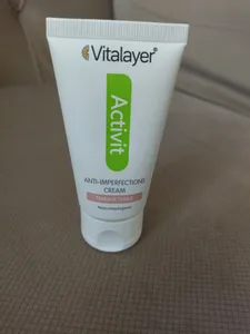 تجریه خرید کرم ضد جوش رنگی ویتالیر سری Activit مدل Natural Tinted حجم 40 میلی لیتر