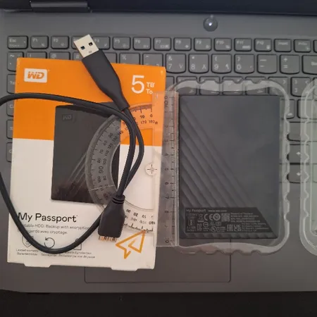 هارد اکسترنال وسترن دیجیتال مدل My Passport ظرفیت پنج ترابایت دارای رابط USB Type-A 3.2