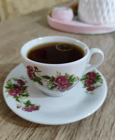 ست فنجان و نعلبکی 12 پارچه مدل گل سرخی